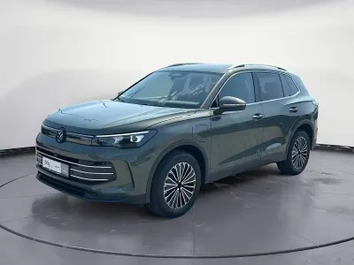 Gebraucht VW Tiguan Elegance 204 PS (150 kW) 2025 Cipressinogrün metallic SUV