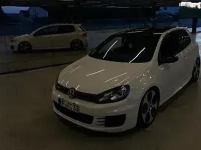 Używany VW Golf Sportsvan 211 KM (155 kW) 2012 Biały Minivan