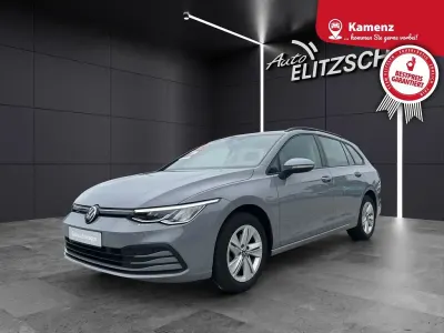 Gebraucht VW Golf VIII Life 131 PS (96 kW) 2023 Mondsteingrau Kombi