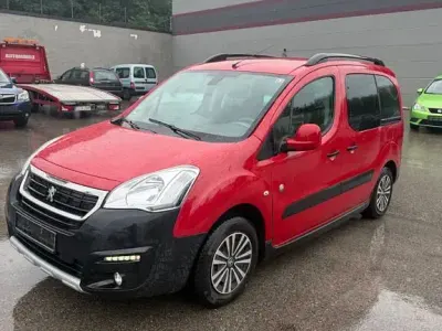 Gebraucht Peugeot Partner Tepee Active 99 PS (72 kW) 2015 Rot Van / Kleinbus