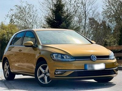 Gebraucht VW Golf VII Sound 110 PS (80 kW) 2018 Gold Limousine