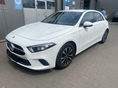 Gebraucht Mercedes A180 116 PS (85 kW) 2022 Weiß Limousine