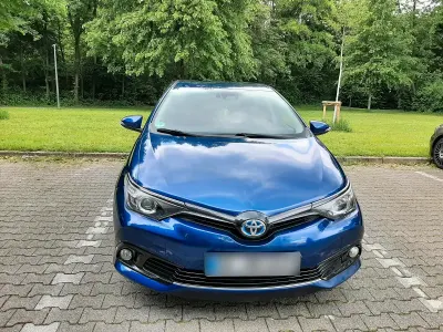 Gebraucht Toyota Auris Hybrid 136 PS (100 kW) 2018 Blau Limousine