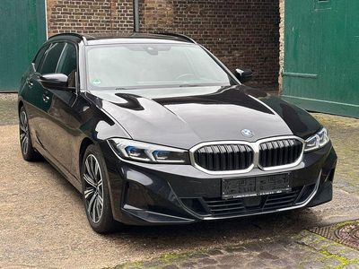 Gebraucht BMW 320 Sport Line 190 PS (139 kW) 2023 Black sapphire metallic Kombi
