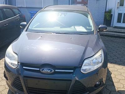 Gebraucht Ford Focus Trend 105 PS (77 kW) 2011 Grau Limousine