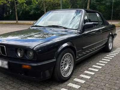 Gebraucht BMW 318 Cabriolet Sport Line 113 PS (83 kW) 1991 Schwarz Cabrio