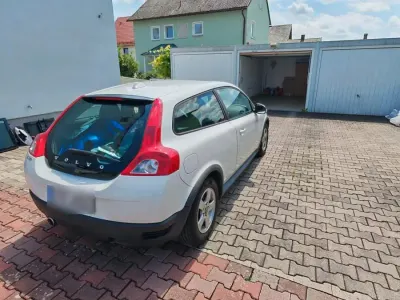 Gebraucht Volvo C30 110 PS (80 kW) 2009 Weiß Kleinwagen