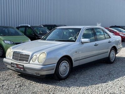 Second-hand Mercedes E230 Elegance 150 CP (110 kW) 1996 Argintiu Berlinǎ