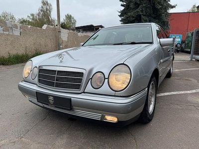 Gebraucht Mercedes E240 Elegance 170 PS (125 kW) 1998 Silber Limousine