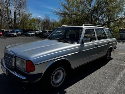 Gebraucht Mercedes 230 109 PS (80 kW) 1979 Limousine