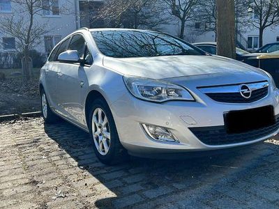 Gebraucht Opel Astra Edition 110 PS (80 kW) 2012 Grau Kombi