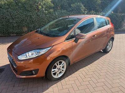 Gebraucht Ford Fiesta Trend 101 PS (74 kW) 2015 Braun Kleinwagen