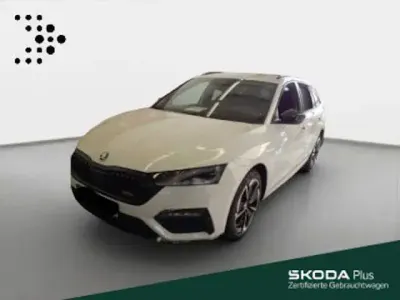 Gebraucht Skoda Octavia RS 245 PS (180 kW) 2024 Moonweiß perleffekt Kombi