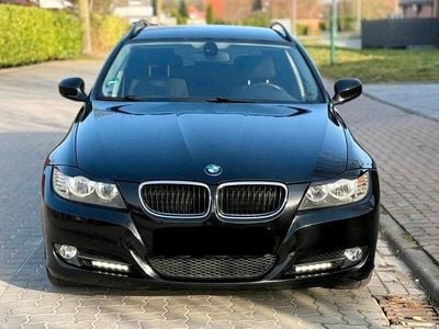 Gebraucht BMW 318 143 PS (105 kW) 2010 Schwarz Kombi