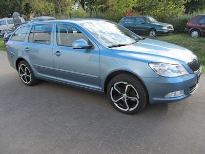 Gebraucht Skoda Octavia Ambiente 105 PS (77 kW) 2011 Grau Kombi
