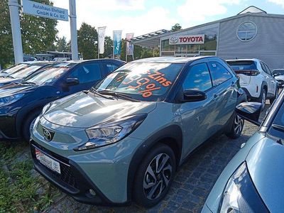 Neu Toyota Aygo X 72 PS (52 kW) 2025 Grün SUV