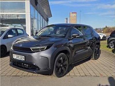 Neu Toyota Urban Cruiser 127 kW (174 PS) 2026 Grün (land breeze green metallic) SUV