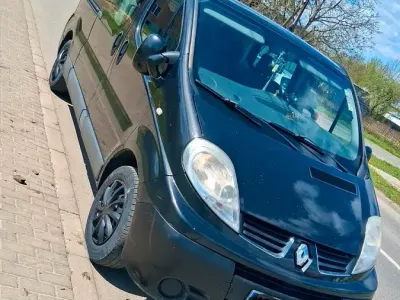 Gebraucht Renault Trafic 90 PS (66 kW) 2011 Schwarz Van / Kleinbus