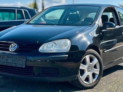 Second-hand VW Golf IV Trendline 102 CP (75 kW) 2005 Negru Berlinǎ