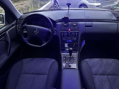 Gebraucht Mercedes E240 Avantgarde 170 PS (125 kW) 2000 Limousine