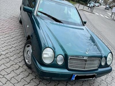 Gebraucht Mercedes E230 150 PS (110 kW) 1995 Grün Limousine