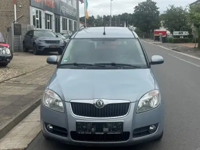 Gebraucht Skoda Roomster Plus Edition 105 PS (77 kW) 2010 Blau Van / Kleinbus