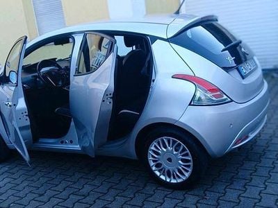 Gebraucht Lancia Ypsilon 95 PS (69 kW) 2018 Silber Kleinwagen