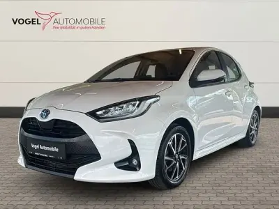 Gebraucht Toyota Yaris Basis 116 PS (85 kW) 2022 Schneeweiß Kleinwagen