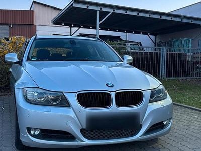 Gebraucht BMW 320 177 PS (130 kW) 2009 Silber Kombi