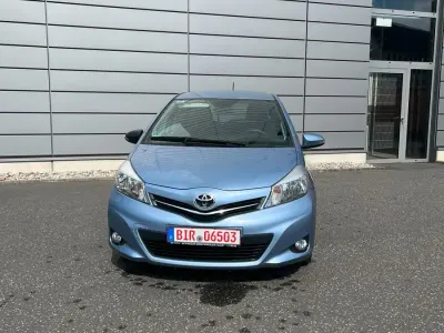 Gebraucht Toyota Yaris 69 PS (50 kW) 2013 Blau Kleinwagen