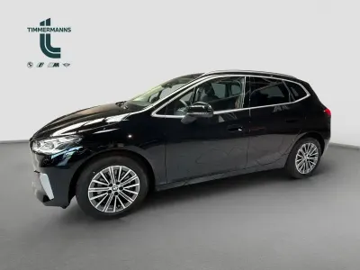 Neu BMW 218 Active Tourer Luxury Line 136 PS (100 kW) 2026 Schwarz Van / Kleinbus