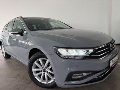 Gebraucht VW Passat 150 PS (110 kW) 2022 Grau Kombi