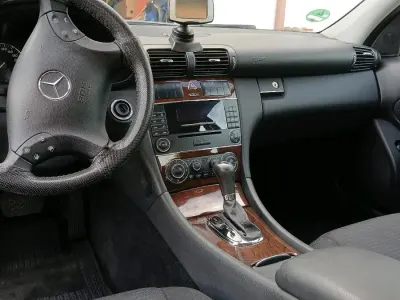 Gebraucht Mercedes C180 143 PS (105 kW) 2006 Silber Limousine