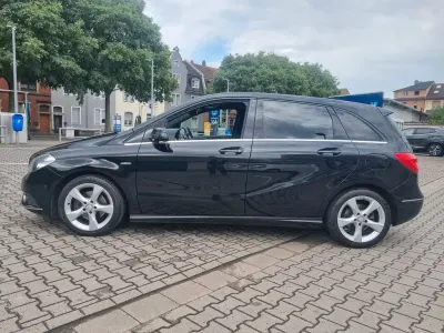 Gebraucht Mercedes B180 Sport 122 PS (89 kW) 2012 Schwarz Van / Kleinbus