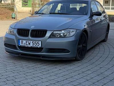 Gebraucht BMW 320 150 PS (110 kW) 2005 Grau Limousine