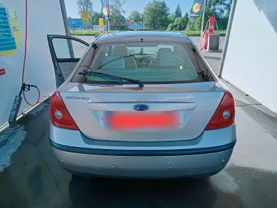 Gebraucht Ford Mondeo 131 PS (96 kW) 2002 Gold Limousine