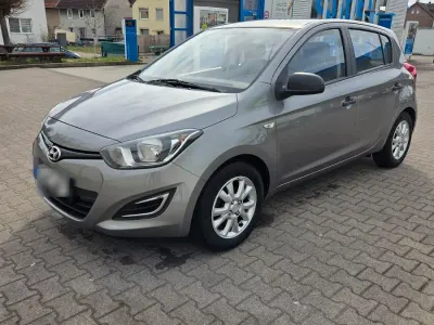 Gebraucht Hyundai i20 86 PS (63 kW) 2014 Grau Kleinwagen