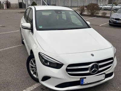 Gebraucht Mercedes B180 116 PS (85 kW) 2019 Weiß Van / Kleinbus