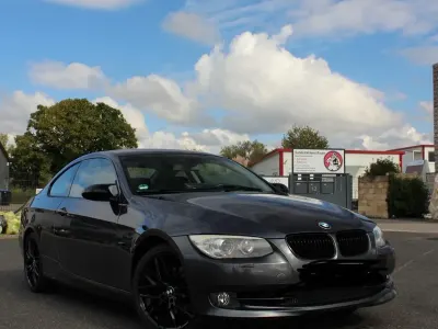 Gebraucht BMW 320 184 PS (135 kW) 2011 Grau Coupé