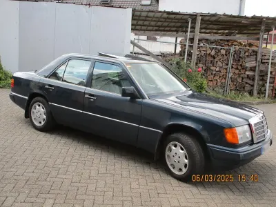 Gebraucht Mercedes 200 118 PS (86 kW) 1990 Blau Limousine