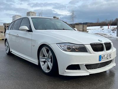 Weiß Gebraucht 2007 BMW 318 Basis Kombi | 3.800 €