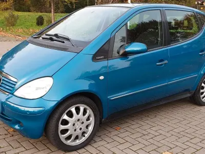 Używany Mercedes A190 Elegance 125 KM (91 kW) 2002 Niebieski Sedan/Limuzyna