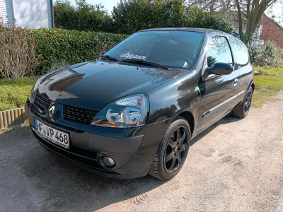 Używany Renault Clio II 98 KM (72 kW) 2002 Czarny Hatchback
