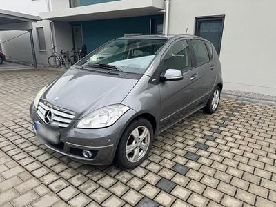 Gebraucht Mercedes A180 109 PS (80 kW) 2011 Andere farben Kleinwagen