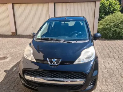 Gebraucht Peugeot 107 68 PS (50 kW) 2011 Schwarz Kleinwagen