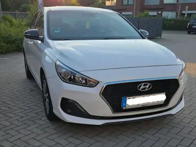 Gebraucht Hyundai i30 101 PS (74 kW) 2019 Weiß Kleinwagen
