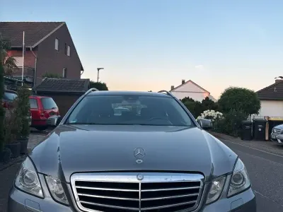 Gebraucht Mercedes E250 Avantgarde 204 PS (150 kW) 2010 Grau Kombi