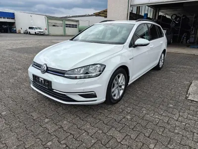 Gebraucht VW Golf VII Comfortline 131 PS (96 kW) 2018 Weiß Kombi
