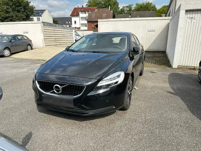 Gebraucht Volvo V40 122 PS (89 kW) 2018 Schwarz Limousine