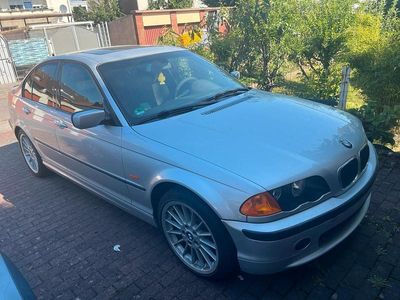 BMW 323